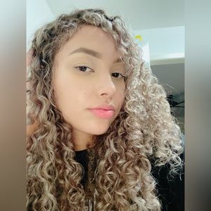 Meet your Posher, Angie